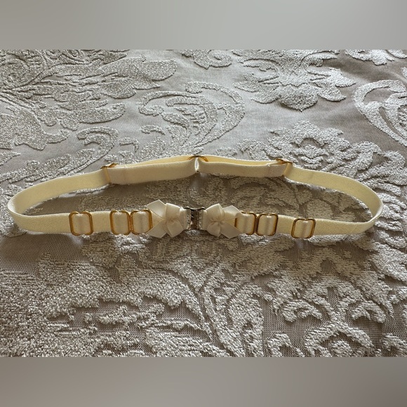NWOT Bordelle Ivory Bondage Collar with Classic Embellishments and Bows - Picture 1 of 8